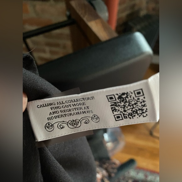 Robert Graham Silk Top - Picture 4 of 8